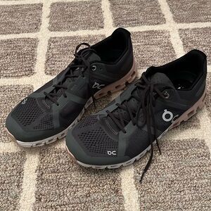 On CloudFlow Running shoe